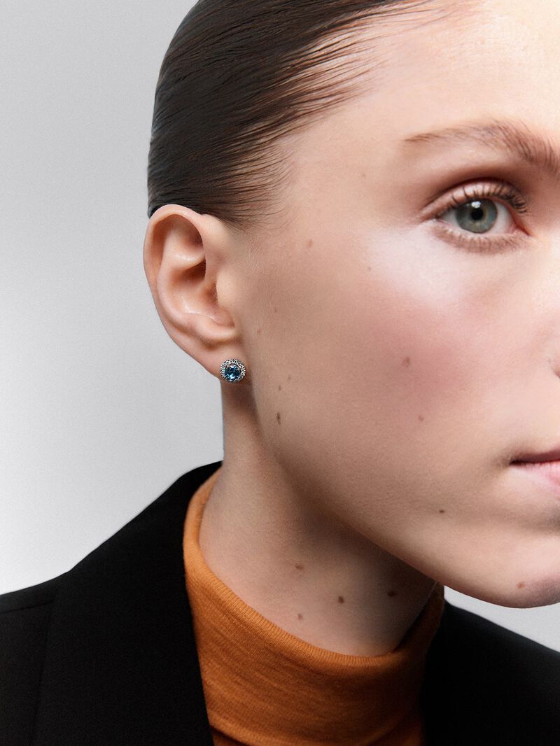18K White Gold Button Earrings with Topaz and Diamond image number 3