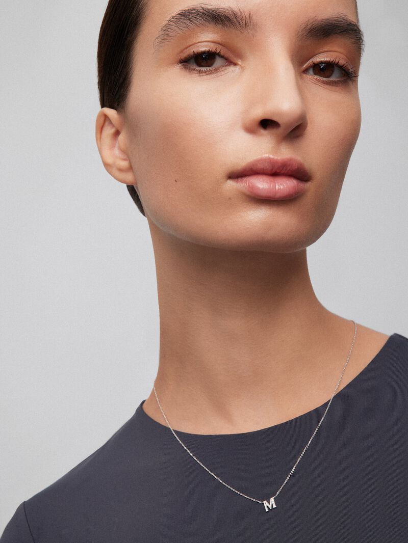 Pendant chain with small initial in 18K white gold and diamonds. image number 0