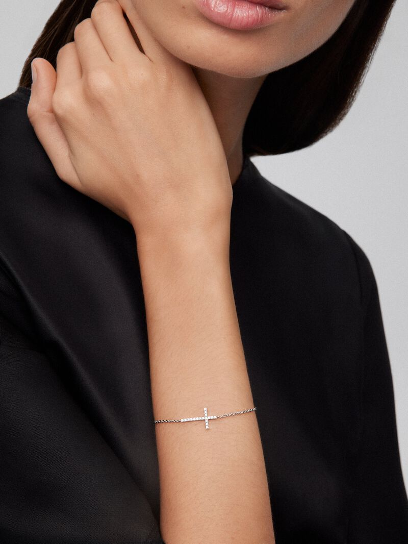 18K white gold bracelet with 0.17 ct brilliant-cut diamond cross image number 3