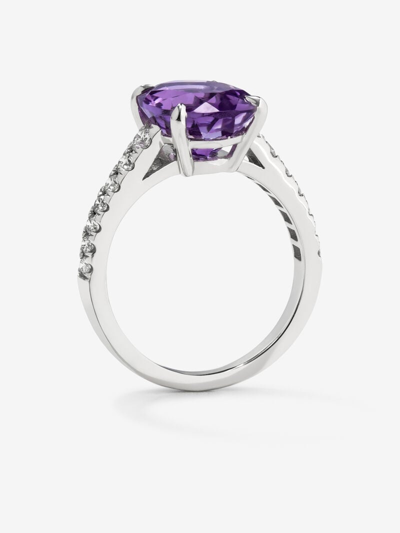 18K white gold ring with oval-cut purple amethyst of 3.51 cts and 14 brilliant-cut diamonds with a total of 0.32 cts image number 4