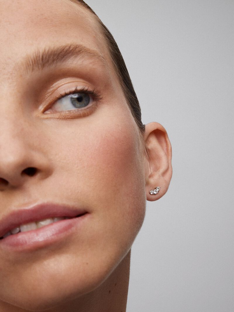 18K white gold earrings with 6 brilliant-cut diamonds with a total of 0.58 cts image number 4