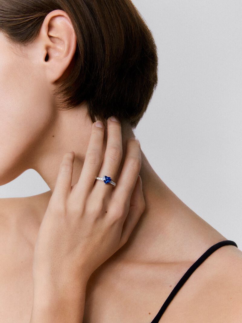 18K White Gold Ring with Royal Blue Sapor image number 0