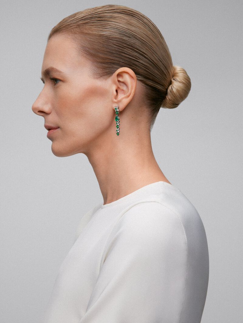 18K white gold earrings with green and bright emeralds of 3.4 cts and diamonds 0.49 cts image number 3