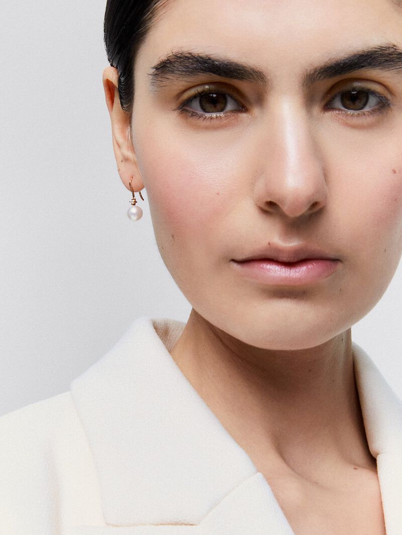 18k rose gold hanging earring with 8mm akoya pearl and diamond. image number 3