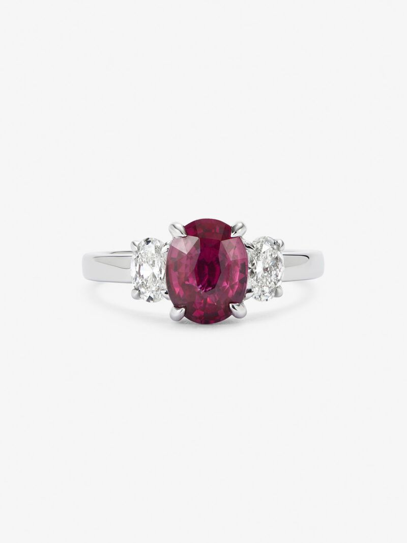18K white gold triple ring with oval-cut pigeon blood red ruby ​​of 2.04 cts and 2 oval-cut diamonds with a total of 0.62 cts image number 1