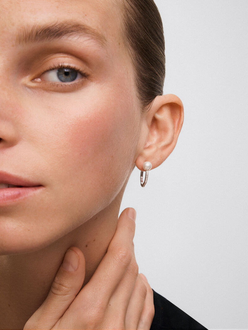 18K white gold earrings with 2 akoya pearls and 24 brilliant-cut diamonds with a total of 0.11 cts image number 3