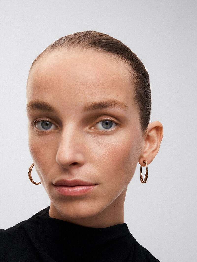 18kt Rose Gold Large Crossed Hoop Earrings image number 1