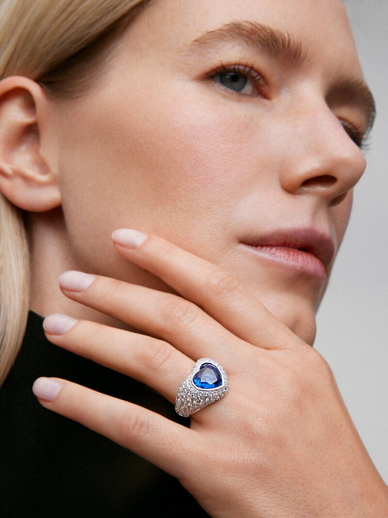 18K White Gold Ring with white diamond pavement in 2.22 cts and blue sapphire in 4.47 cts heart image number 3