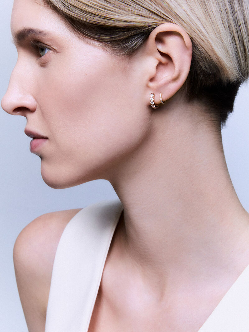 Individual mini hoop earring in 18K rose gold with diamonds image number 5