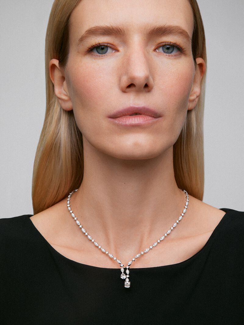 18K white gold necklace with white pear, emerald and bright diamonds of 9.05 cts image number 3