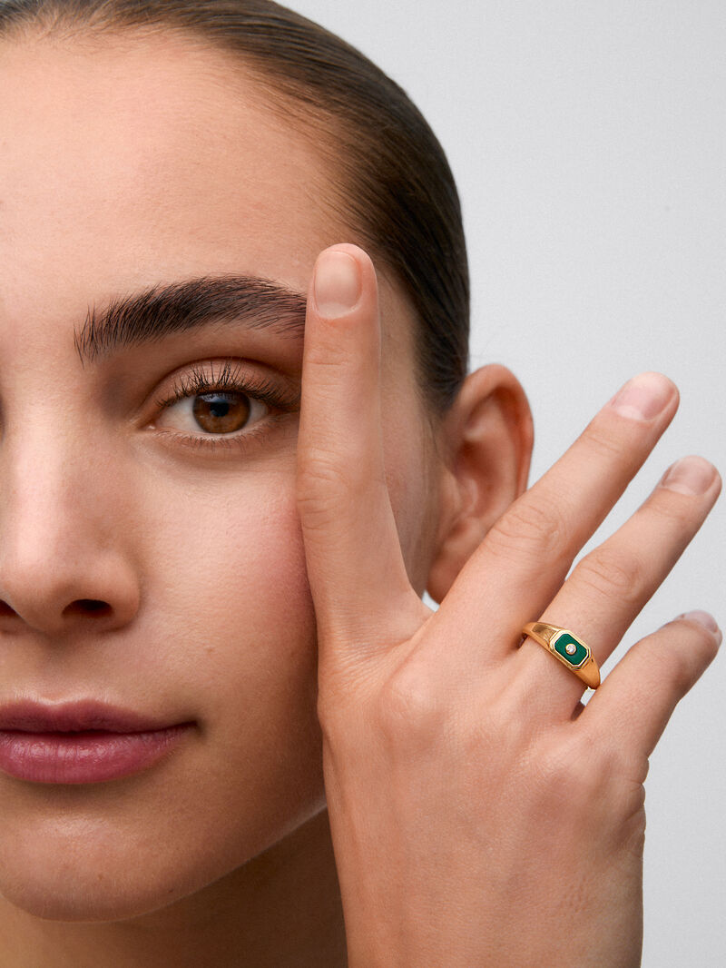 Small 18K yellow gold signet ring with 0.2 ct green malachite and 0.01 ct brilliant cut diamond image number 3