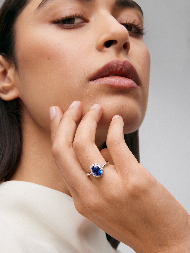 18K White Gold Ring with Royal Blue Zafiro in 2.38 cts oval size image number 3