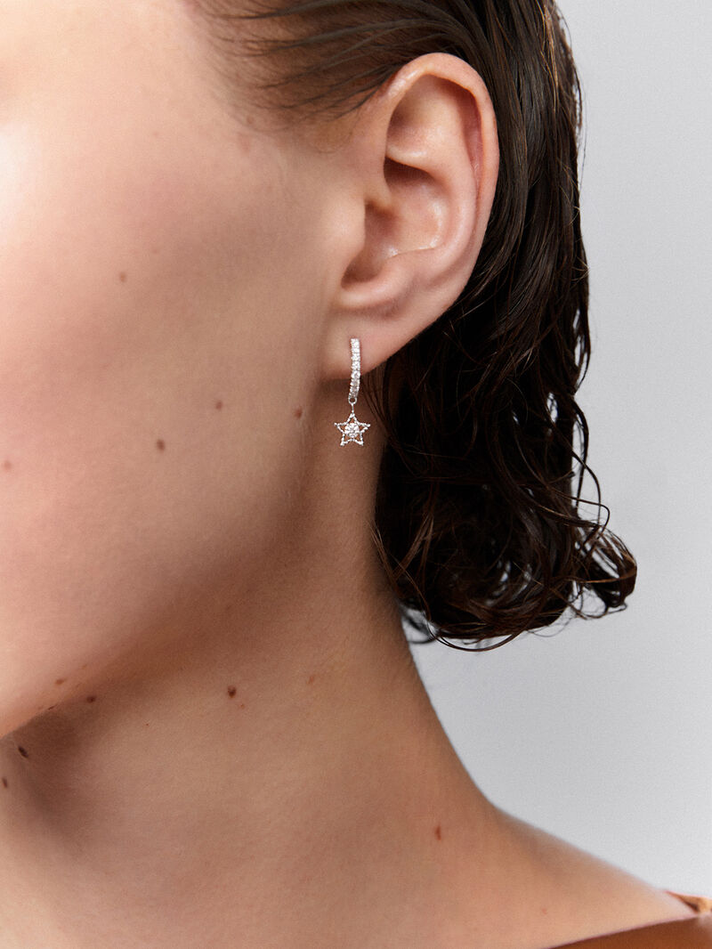 Star shaped earrings in 18kt white gold with diamonds image number 3