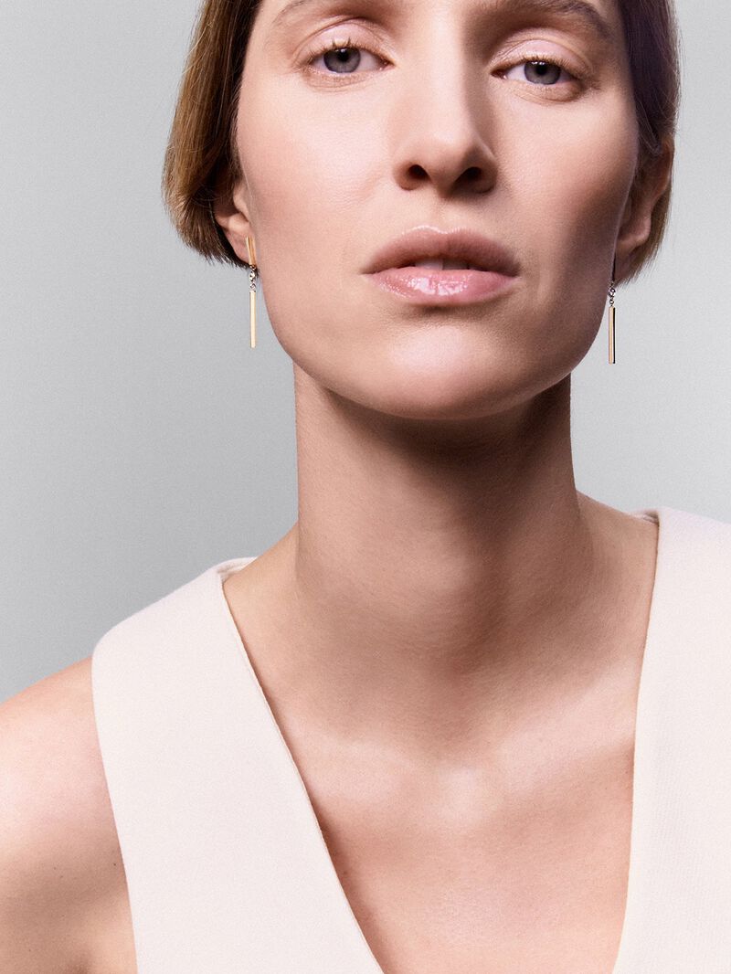 Long earrings made of 18K rose gold bars with diamonds. image number 2
