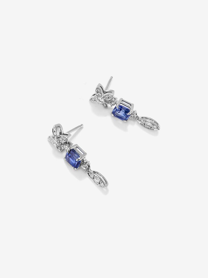 18K white gold pending with blue sapphires in octagonal size of 3.02 cts and white diamonds in bright size 0.53 cts image number 2