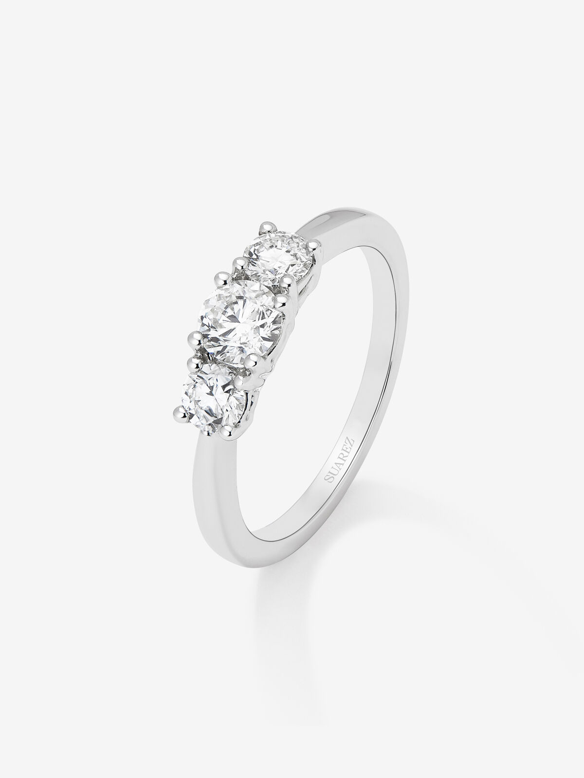 Anillo tresillo de oro blanco de 18K con diamantes blancos Anillo tresillo de oro blanco de 18K con diamantes blancos