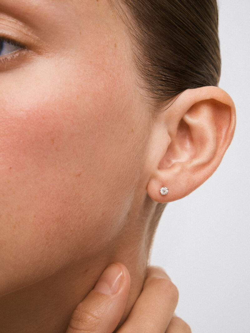 18K white gold earrings with solitary diamond image number 3