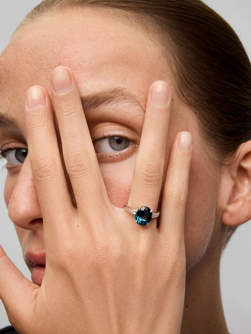 928 Silver triplet ring with topaz and diamonds image number 1