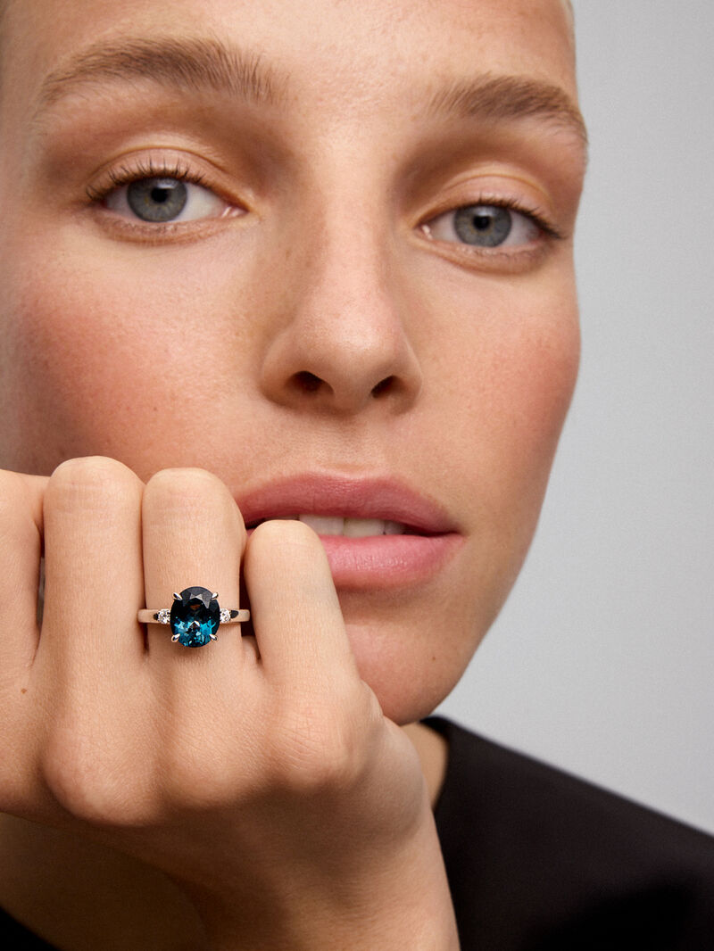 928 Silver triplet ring with topaz and diamonds image number 3