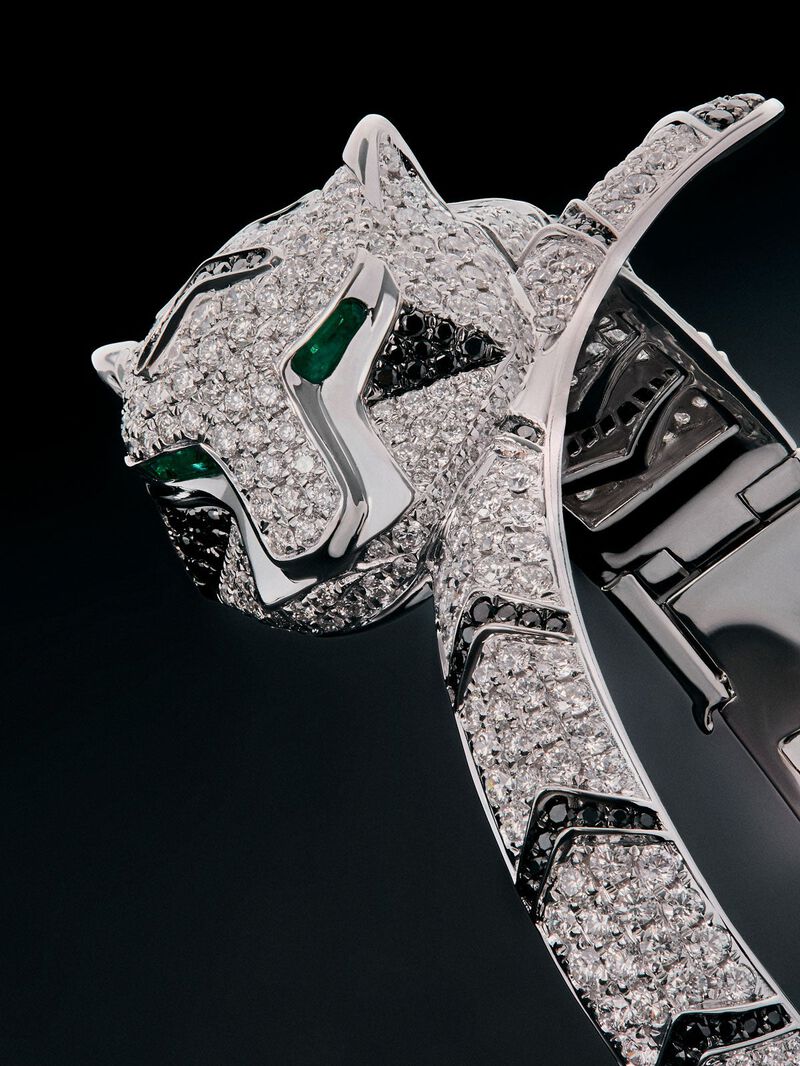 Rigid 18K white gold bracelet with 747 brilliant-cut white diamonds with a total of 8.17 cts, 241 brilliant-cut black diamonds with a total of 1.49 cts and 2 trapezoid-cut emeralds with a total of 0.13 tiger shaped cts image number 2