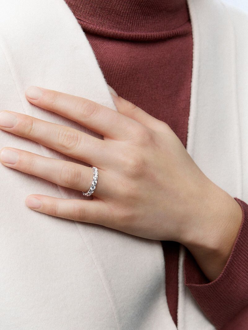 18K White Gold Engagement Ring with Diamonds image number 1