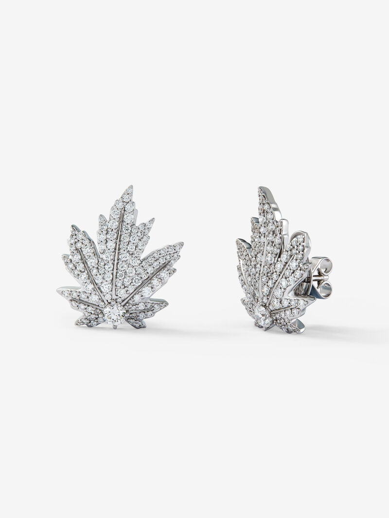 Maple Leaf 18K White Gold Earrings with Central and Pavé Diamonds image number 0