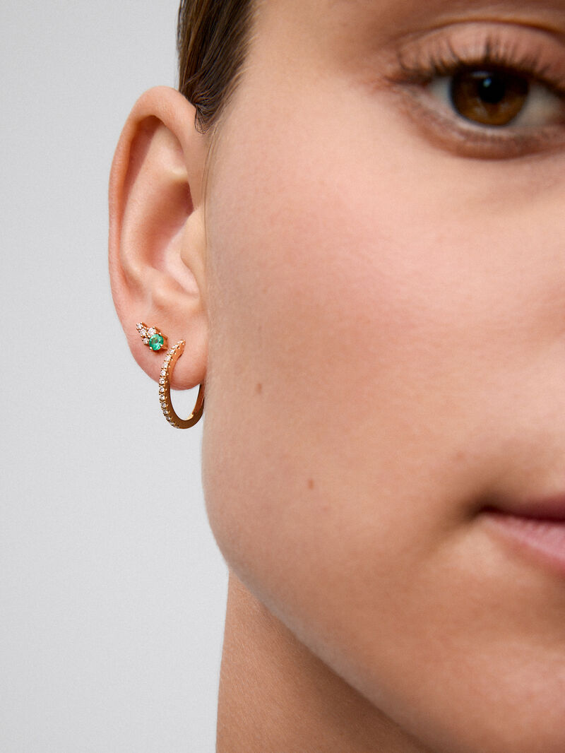 Single left earring in 18K yellow gold with emerald and diamonds. image number 1