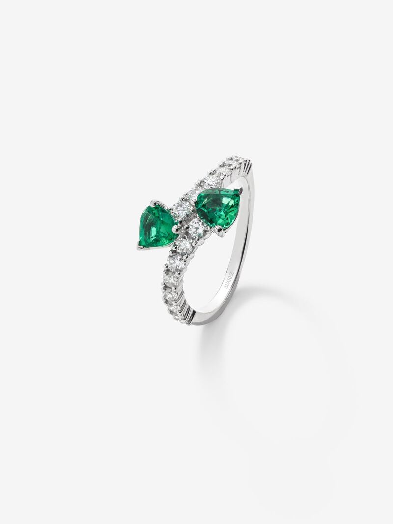 You and me ring in 18K white gold with 2 heart-cut green emeralds with a total of 0.98 cts and 16 brilliant-cut diamonds with a total of 0.6 cts image number 0