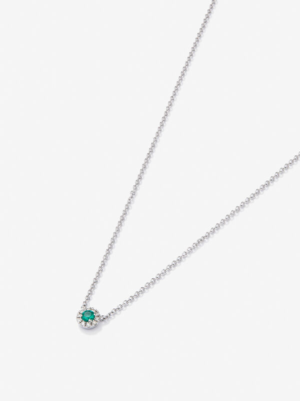 Colgante de oro blanco de 18kt con esmeralda de 0,10cts y orla de diamantes, PT7007-00E3MM_V