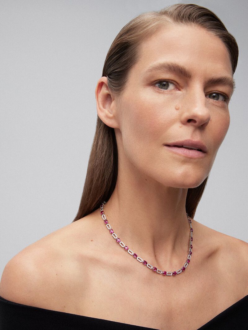 18K white gold necklace with 29 oval-cut red rubies with a total of 18.04 cts and 522 brilliant-cut diamonds with a total of 1.31 cts image number 3