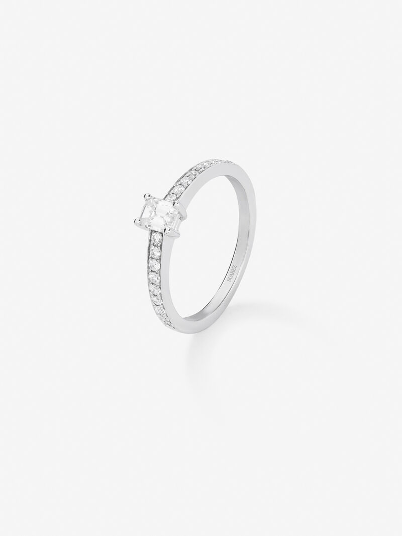 18K White Gold Star Ring with Esmeralda and Diamond image number 0