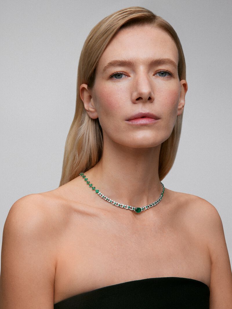 18K white gold necklace with diamonds and emerald. image number 3