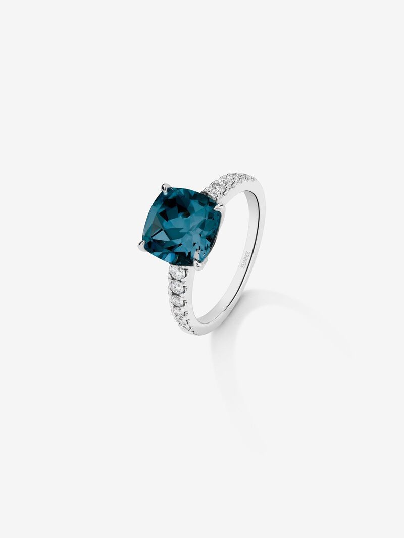 18K white gold ring with cushion-cut London blue topaz of 3.8 cts and 12 brilliant-cut diamonds with a total of 0.29 cts image number 0