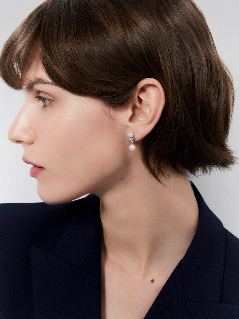 Small 18k white gold earring with Akoya pearls and diamonds. image number 3