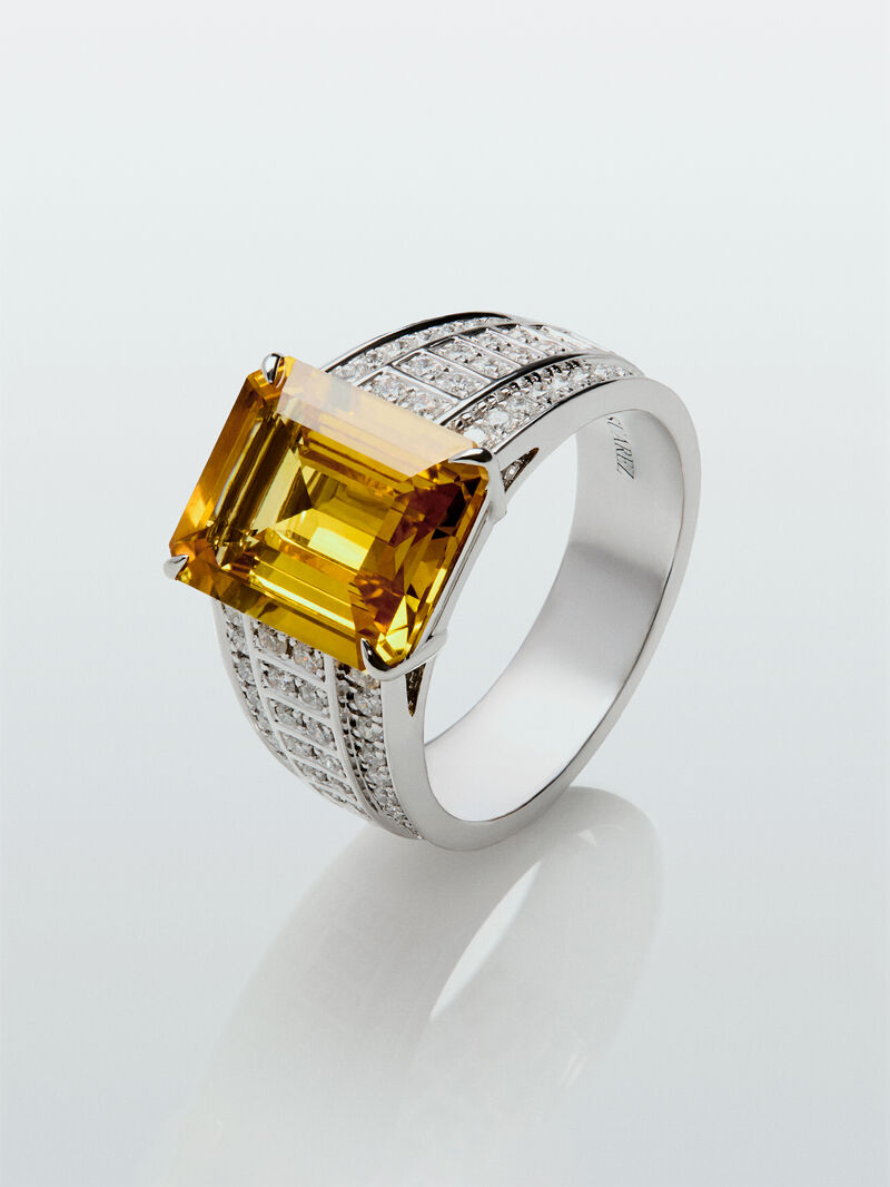 18K white gold ring with octagonal-cut yellow sapphire of 5.548 cts and 70 brilliant-cut diamonds with a total of 0.45 cts image number 0