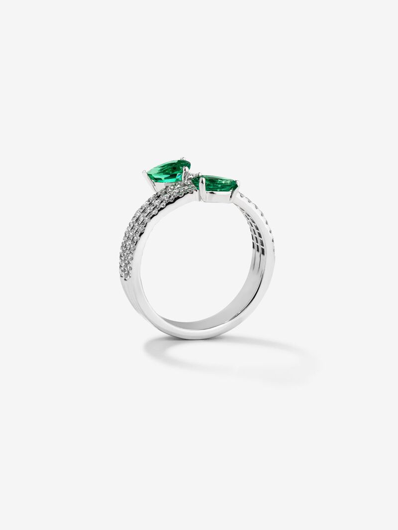 18k white gold ring with 0.61cts emerald and 1.51cts diamonds. image number 4