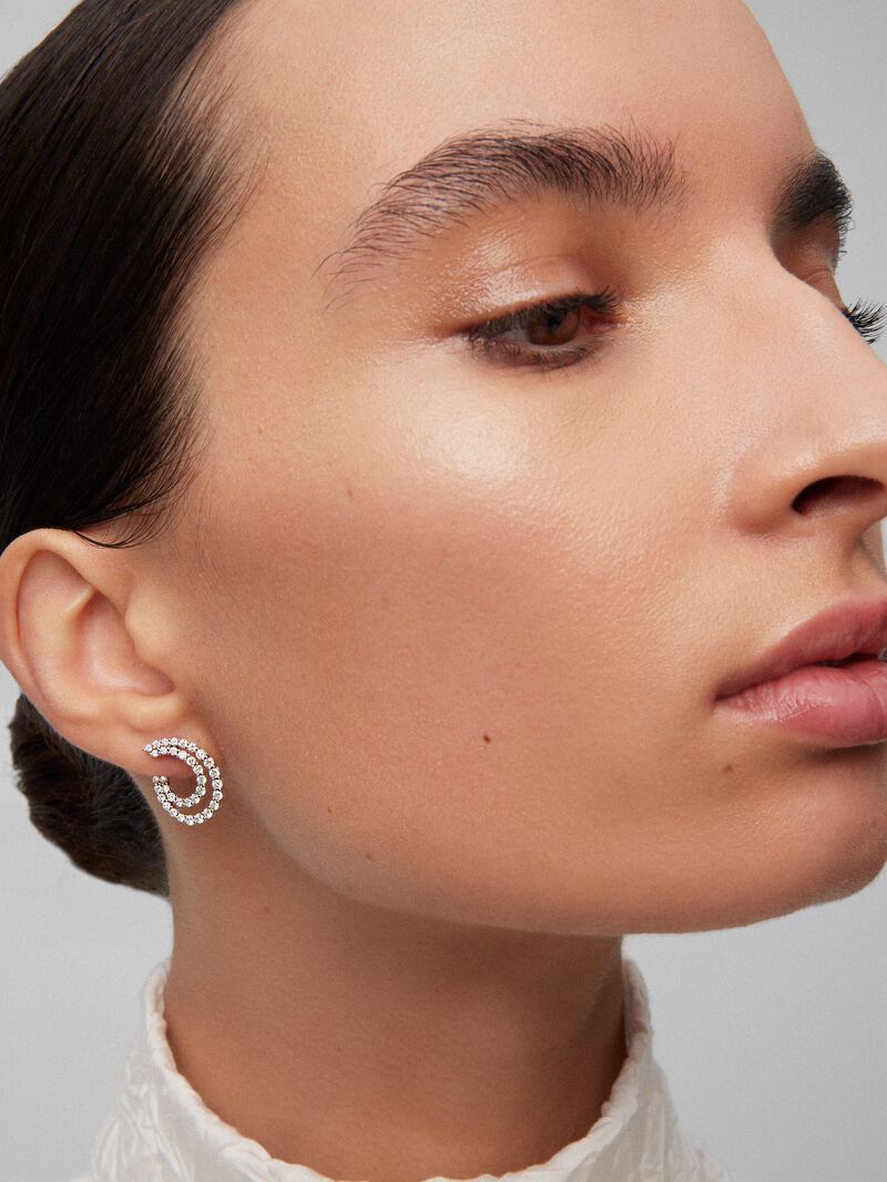 18K white gold hoop earrings with brilliant-cut diamonds with a total of 1.18 cts image number 2