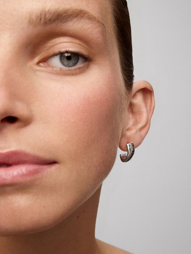 Crossed hoop earrings made of 925 silver with spinels image number 2