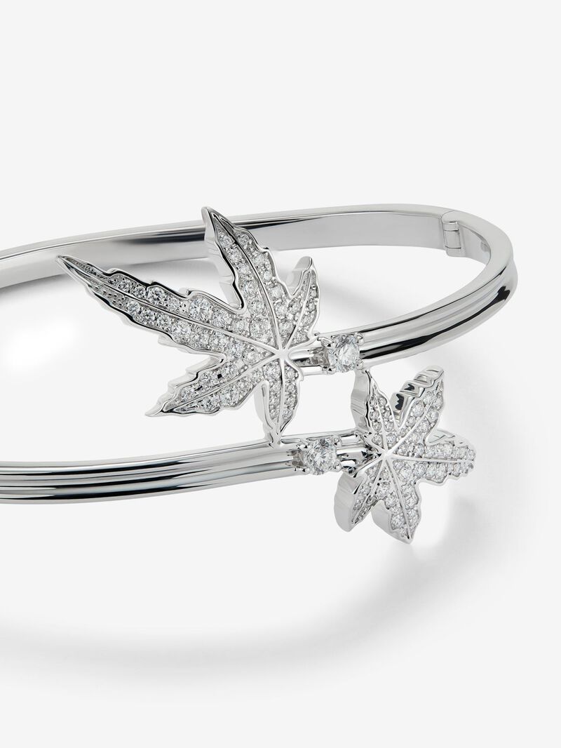 18K white gold bracelet with a 0.14 ct brilliant-cut central diamond, diamond pavé, and a maple leaf design image number 2