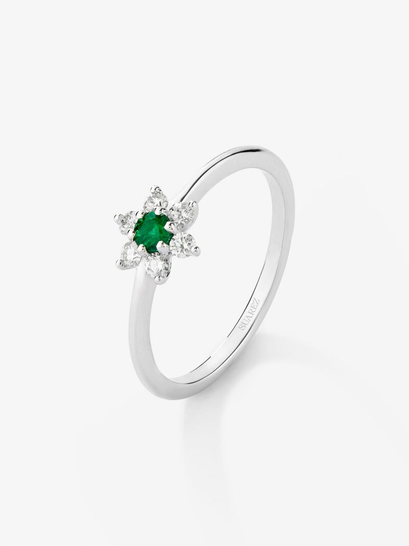 18K white gold ring with brilliant-cut green emerald of 0.08 cts and 6 brilliant-cut diamonds with a total of 0.15 cts in the shape of a star image number 0