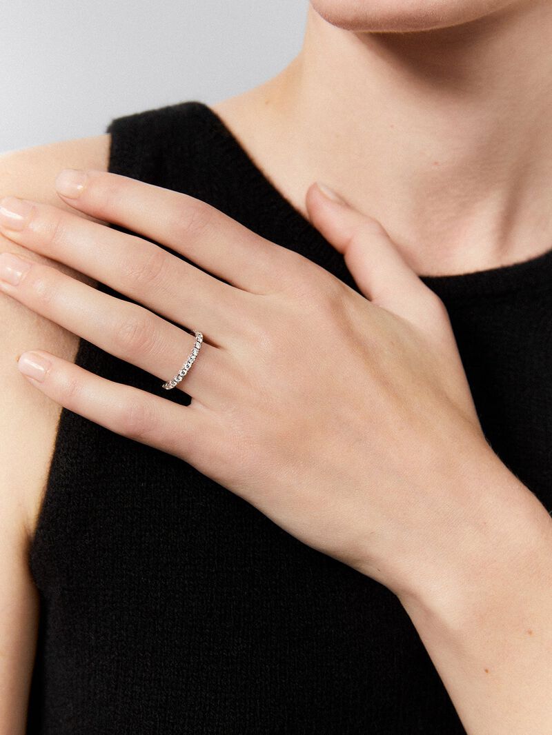 Half ring in 18K white gold with 13 brilliant-cut diamonds with a total of 0.39 cts image number 3