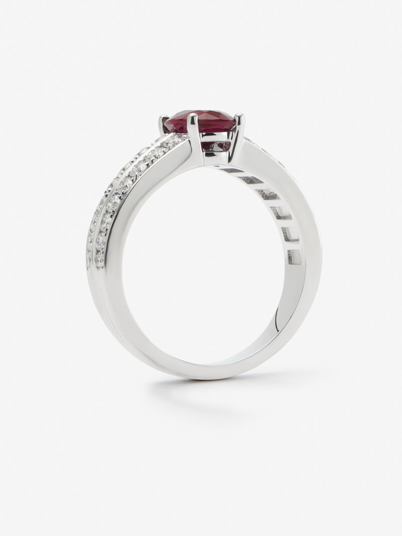 18K white gold ring with oval-cut pigeon blood ruby ​​of 1.489 cts and 32 brilliant-cut diamonds with a total of 0.57 cts image number 4