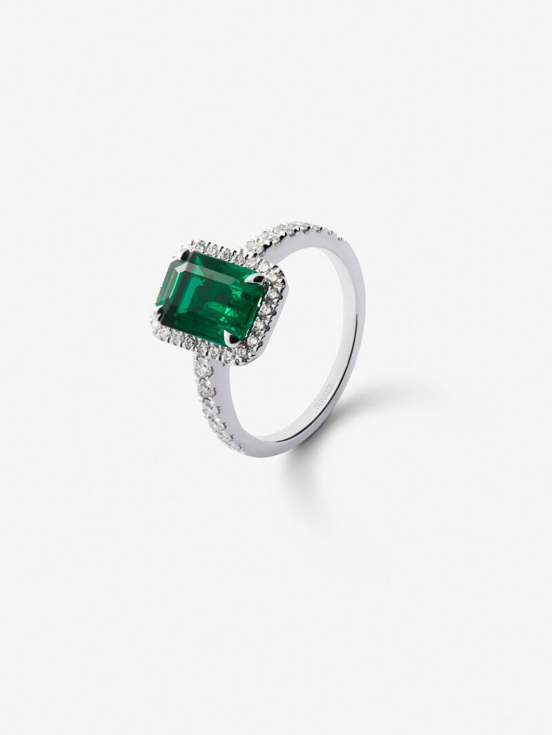 18K white gold ring with octagonal-cut green emerald of 2.2 cts and 38 brilliant-cut diamonds with a total of 0.43 cts image number 0