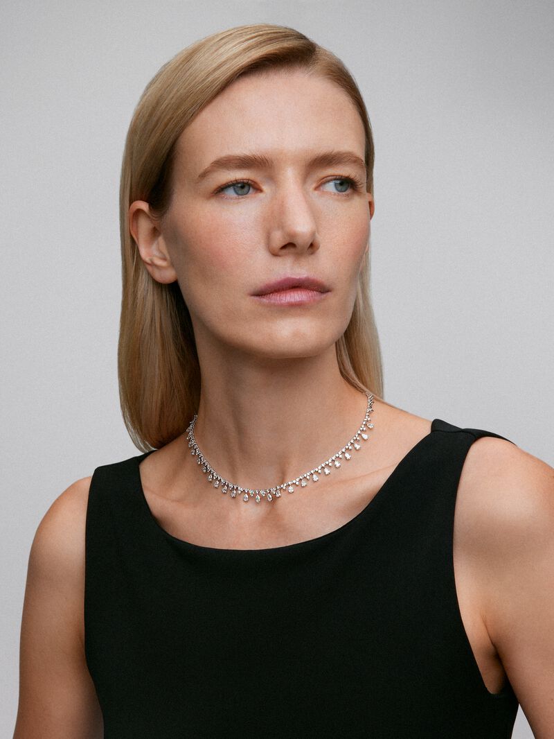 18K white gold rivière necklace with 23 pear-cut diamonds with a total of 4.71 cts and 190 brilliant-cut diamonds with a total of 5.57 cts image number 3