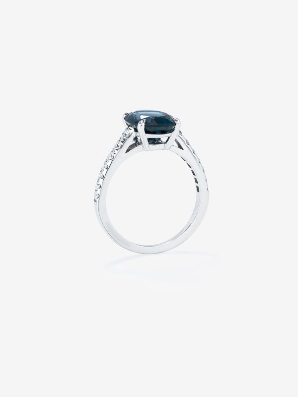 18kt white gold ring with a 4.25ct London topaz stone and diamonds band, SO22031-OBDTPLN11X9_V