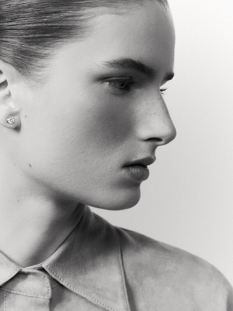 18K white gold earrings with solitary diamond image number 3
