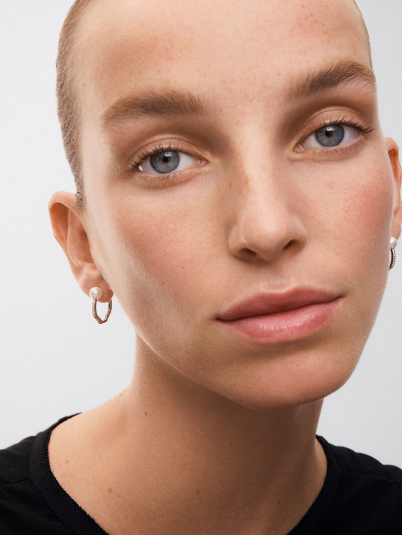 18K white gold earrings with 2 akoya pearls and 24 brilliant-cut diamonds with a total of 0.11 cts image number 1