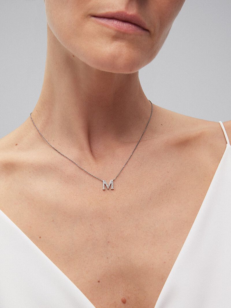 18K white gold pendant with letter M paved with 28 brilliant-cut diamonds with a total of 0.13 cts image number 2