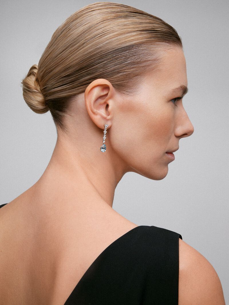 18K white gold earrings with 2 blue vibrant aquamarines and 24 white diamonds image number 3