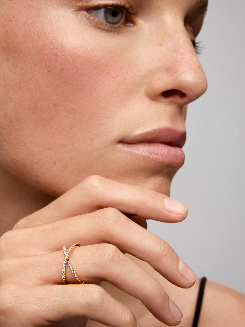 18K rose gold cross ring with 33 brilliant-cut white diamonds with a total of 0.2 cts image number 3